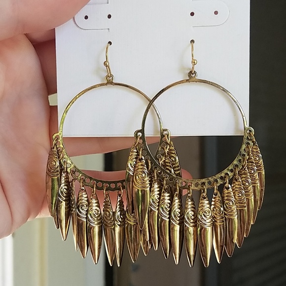 3 pairs of earrings in gold tone. - Picture 4 of 7